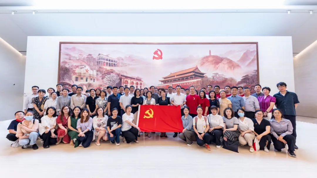 黨建引領(lǐng)聚合力｜APP中國追尋崢嶸歲月，感悟紅色傳承
